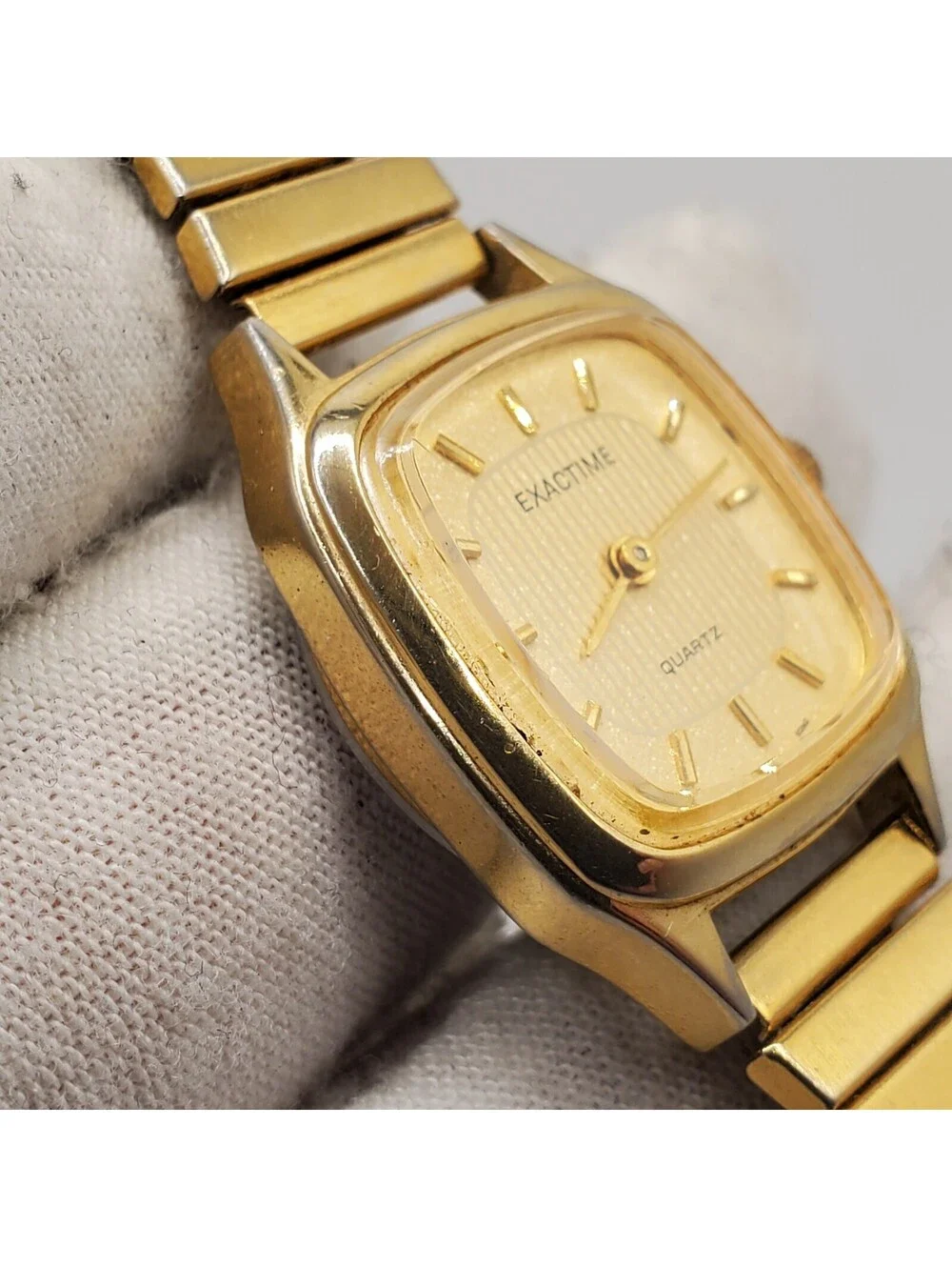 Exactime Quartz Watch Women 24mm Stretch Band Gold Tone New Battery